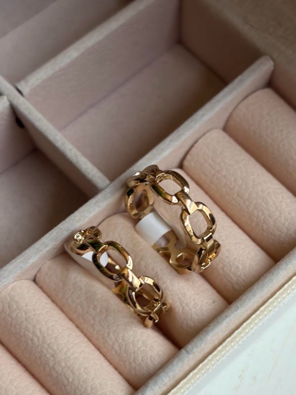 Gold tone link ring size 8